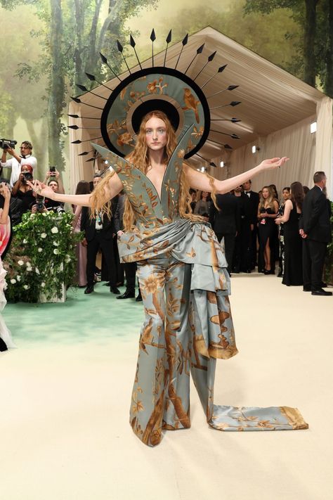 Photos: All the looks from the Met Gala 2024 | CNN Harris Reed, Met Gala Outfits, Fashion Design Drawing, Gala Fashion, Willow Smith, Met Gala Red Carpet, Best Red Carpet Looks, Donatella Versace, Anna Wintour