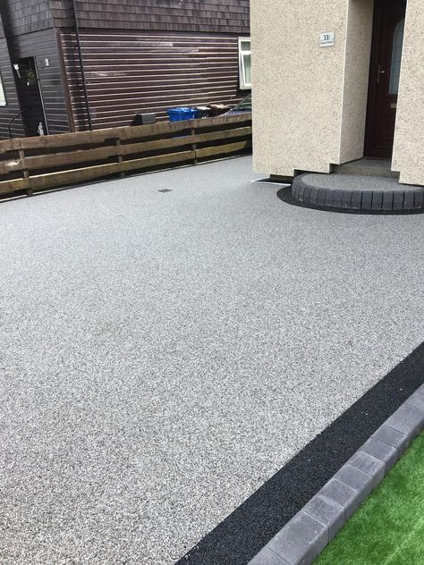 Titan Silver Resin Bound Aggregate Blend. A stunning alternative to loose gravel, block paving or tarmac this system is fully permeable, hardwearing and low maintenance. A highly versatile system, it can be applied easily to slopes, areas with limited access and intricate areas such as winding pathways.  From small patios to large sweeping driveways, resin bound surfacing is an ideal solution for any size project. CED Stone Inspiring Beautiful Landscapes Terrazo Driveway, Exposed Aggregate Patio Ideas, Low Maintenance Driveway, Resin Bound Patio, Resin Driveway Ideas, Front Garden Ideas Driveway, Garden Ideas Driveway, Resin Bound Driveways, Driveway Entrance Landscaping