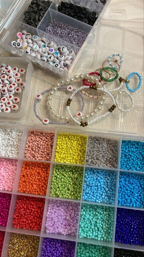 Girls Crafts, Beads Kit, Bracelet Making Kit, Bead Charms Diy, Diy Bracelet Designs, Jewelry Making Kit, Beads Bracelet Design, Handmade Jewelry Tutorials, Summer Bracelets