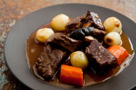 Luxurious beef bourguignon, or beef Burgundy, with beef chuck, carrots, pearl onions, mushrooms, and coated with a deeply flavored, silky sauce. Beef Burgundy, Beef Bourguignon Recipe, Salt Pork, Pearl Onions, How To Cook Mushrooms, Beef Chuck, Beef Short Ribs, Think Food, Goulash