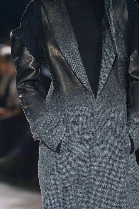 Clothing Details, Yohji Yamamoto, Dark Fashion, Fall 2016, Mode Inspiration, Japanese Fashion, Fashion Details, Paris Fashion, Runway Fashion