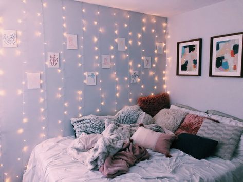 Gray Teen Bedroom, Girls Bedroom Grey, Fairy Lights Bedroom, Grey Room, Bedroom Goals, Curtain Lights, Teen Bedroom, New Room, Girls Bedroom