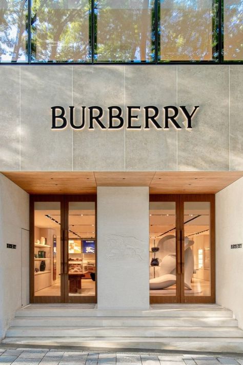 Burberry's creative team also designs temporary stores. Burberry Store, Technical Textiles, Temporary Store, Good Communication Skills, British Fashion, Event Marketing, Miranda Kerr, Executive Director, Visual Merchandising