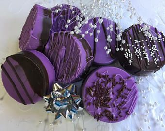 Purple Treats, Purple Candy Buffet, Purple Desserts, Purple Cookies, Oreo Cookies Dipped, Purple Birthday Party, Purple Chocolate, Purple Food, Purple Candy