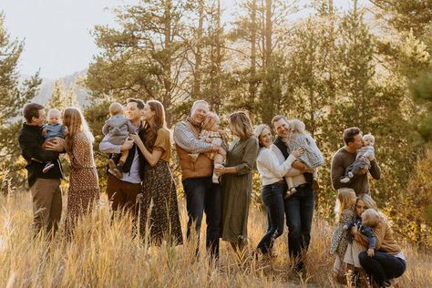 Multigenerational Family Photos Fall, Large Family Fall Photoshoot, Extended Family Pictures Fall, Fall Large Family Photos, Family Photos Extended, Fall Extended Family Photos, Multigenerational Family Photos, Western Pictures, Fall In Colorado