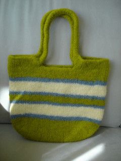 felted bag pattern by Fischer Wolle Design Team Felted Crochet Patterns, Felted Knitting, Felted Bag, Felt Tote Bag, Knitting Bag Pattern, Felted Crochet, Felt Tote, Knit Purse, Felted Handbags