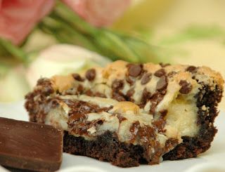 Gooey Recipes, Ooey Gooey Cake, Brownie Cake Recipe, Ooey Gooey Butter Cake, Cake Pumpkin, Recipes Strawberry, Gooey Cake, Gooey Bars, Gooey Butter