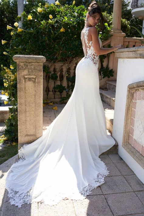 Glamorous Column Wedding Dress with Deep V-Neckline - Essense of Australia Floating Tattoo, Embroidered Lace Wedding Dress, Wedding Dress Backs, Column Wedding Dress, Ivory Gown, Modern Luxe, Kleinfeld Bridal, Essense Of Australia, Bridal Elegance