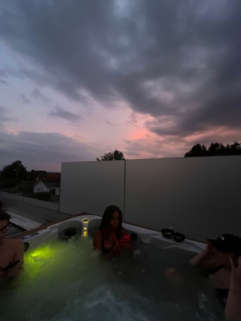 Watching the sunset in the jacuzzi with best friends Outdoor Friends, Sunset Friends, Jacuzzi Outdoor, Snap Friends, With Friends, Quick Saves