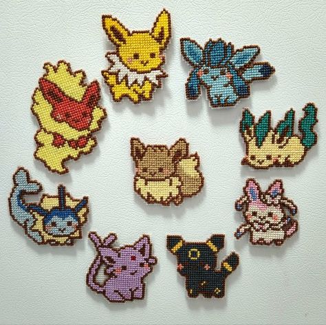 Eeveelutions Perler Bead Patterns, Eevee Pixel Art, Cute Eevee, Pokemon Cross Stitch Patterns, Pokemon Pixel, Pokemon Cross Stitch, Pokemon Bead, Hamma Beads Ideas, Pokemon Perler Beads