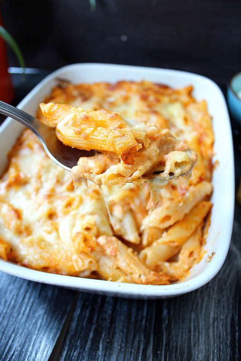 Easy creamy penne gratin with cottage cheese Pasta With Cottage Cheese Easy Recipes, Pasta With Cottage Cheese Baked, Cottage Cheese Noodle Bake, Dinner Ideas With Cottage Cheese, Pasta And Cottage Cheese Recipe, Vegetarian Cottage Cheese Recipes, Pasta Recipes With Cottage Cheese, Cottage Cheese Recipes Pasta, Dinner Recipes With Cottage Cheese