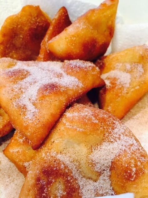 Chimango: Mexican Cinnamon Sugar Donuts       T his recipe is a family favorite in our household. Every time my Tia Mela comes to v... Mexican Donuts Recipe, Sugar Donuts Recipe, Cinnamon Sugar Tortillas, Mexican Bakery, Cinnamon Sugar Donuts, Sugar Donut, Cake Mix Cookie Recipes, Happy Cooking, Mexican Cooking