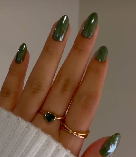 Olive Design Nails, Shimmer Green Nails, Nail Inspo Almond Chrome, Chrome Dark Green Nails, Green Glazed Donut Nails, Green With Chrome Nails, Solid Colour Acrylic Nails, Jewel Toned Nails, Olive Chrome Nails