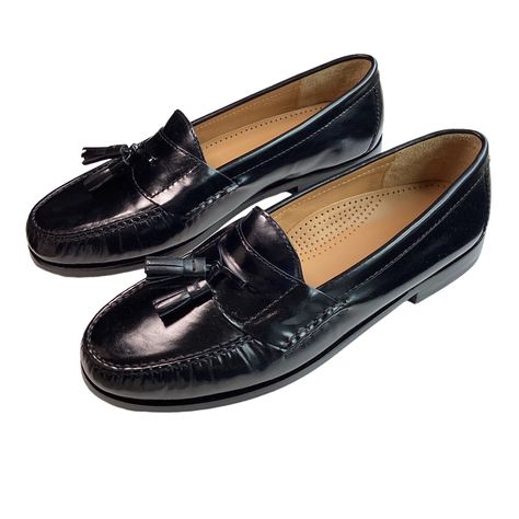 Always A Classic..Cole Haan Tassel Loafer. A Few Faint Marks On Shoe Sole Bottom, See Photo, They’ve Never Been Worn, Only Tried On. New In Original Box. Size Is 11e. A Very Handsome Shoe. Cole Haan Loafers, Penny Loafers Men, Brown Leather Dress, Brown Leather Loafers, Moccasins Mens, Leather Loafer Shoes, Brown Loafers, Shoe Sole, Man Stuff