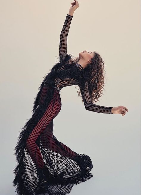 Zendaya Zendaya Photoshoot, Vogue Poses, High Fashion Poses, Zendaya Outfits, Zendaya Style, High Fashion Editorial, Glamour Uk, Photographie Portrait Inspiration, Glamour Magazine