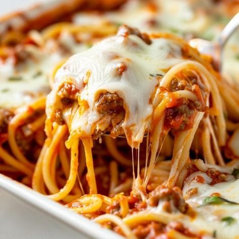 TikTok Spaghetti Viral Tiktok Spaghetti, Tiktok Spaghetti, Spaghetti Recipe, Spaghetti Noodles, Baked Spaghetti, Cheese Topping, Dinner Plan, Viral Tiktok, Cheese Pasta