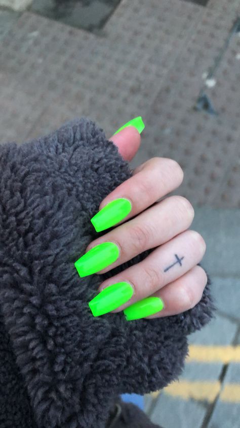 Kawasaki Green Nails, Peach Acrylic Nails, Nails 23, Brain Storm, Neon Green Nails, Roxanne Wolf, Green Acrylic Nails, Boho Nails, Nails Inspired