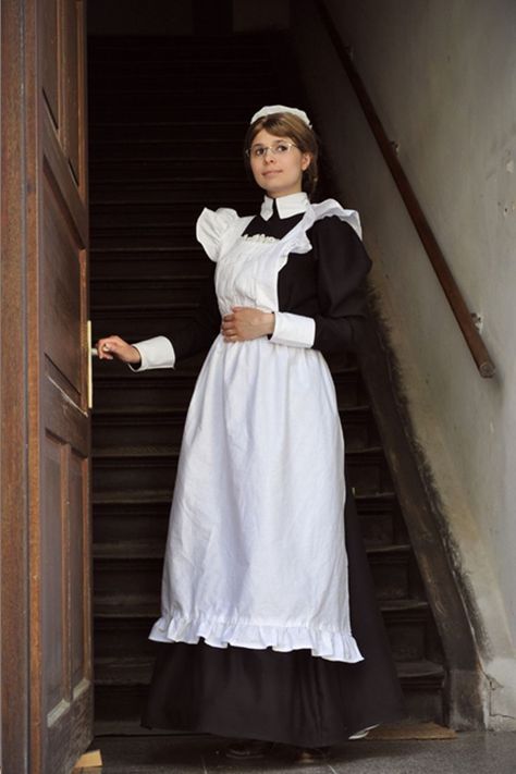 . Victorian Maid, English Country Manor, Upstairs Downstairs, Country Manor, Maid Uniform, Gender Inequality, The Nanny, Uniform Dress, English Manor