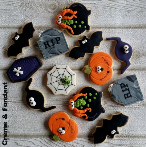 Halloween Fondant Cookies, Halloween Costume Cookies, Halloween Cookies Monster, Halloween Message Cookies, Cookies With Fondant, Halloween Fondant, Sweet Sugarbelle Halloween Cookies, Halloween Sugar Cookies Decorated, Halloween Cookies Decorated