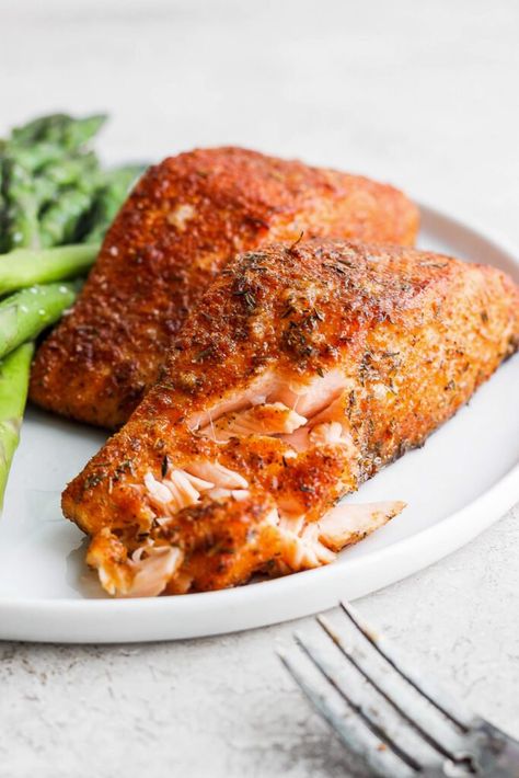 Air Fryer Salmon Filet, Whole Salmon Filet, Air Fry Meals, Salmon With Skin, Cook Frozen Salmon, Air Fried Salmon, Salmon In Air Fryer, Cook Skins, Salmon Marinade