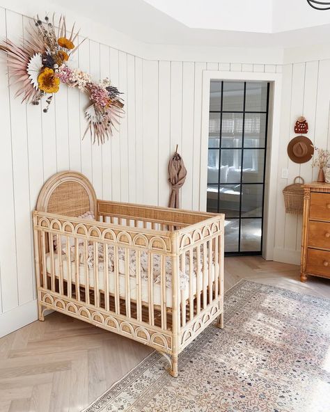 Foxi's Nursery Dreamy Nursery, Sweet Dreams Baby, Bed Baby, Nursery Trends, Interior Sliding Barn Doors, Nursery Room Design, Nursery Room Inspiration, Nursery Inspo, Nursery Baby Room