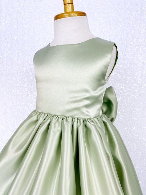 Thanks for the great review Maria C. ★★★★★! https://etsy.me/3eFFTar #etsy #green #graduation #stpatricksday #solid #formalevent #sleeveless #crew #aline #ankle Formal Satin Dress, Pageant Costumes, Photoshoot Props, Green Gown, Sleeveless Gown, Wedding Flower Girl, Satin Gown, Dress Purchase, Bridesmaids Dresses