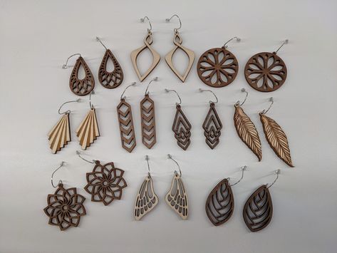 Cnc Jewellery Design, Handmade Wood Earrings, Cute Gift Bags, Cricut Earrings, Glowforge Ideas, Glowforge Projects, Engraving Projects, Cork Earrings, Laser Cut Wood Earrings