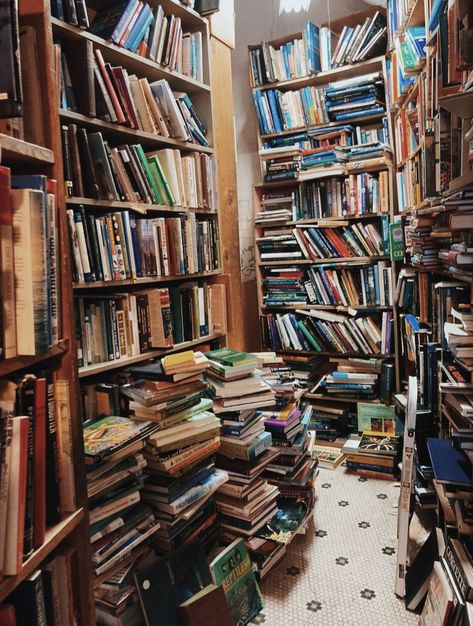 a small used book store somewhere in the city Small Used Bookstore, Small Book Store Aesthetic, Small Book Store, Vintage Book Store, Dream Bookstore, Old Book Store, Used Book Store, Cottagecore Books, Escaping Reality