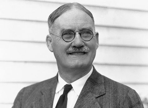 James Naismith recording. The invention of basketball. Very cool :) First Basketball Game, James Naismith, Basketball Rules, Uk Basketball, Basketball History, Rugby Fashion, Scorpio Men, Olympic Sports, Go Outdoors