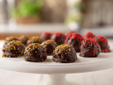 Ice Cream Truffles Pioneer Woman Ice Cream, Ice Cream Truffles, Food Network Recipes Pioneer Woman, Truffles Recipe, Food Network Canada, Truffle Recipe, Ice Cream Treats, Ree Drummond, Cream Desserts