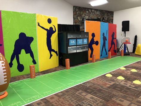 Sports Event Decoration Ideas, Sports Theme Backdrop, Olympic Parade Float Ideas, Sports Display, Sports Backdrop, Vbs Sports Theme, Sports Vbs Decorations, Sports Classroom Decorations, Sports Theme Classroom Decorations