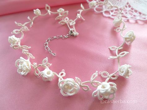 Free Tatted Necklace Pattern | Rose Necklace -tatting: Tatting Necklace, Needle Tatting Patterns, Crochet Jewlery, Tatting Tutorial, Tatting Jewelry, Lace Accessories, Needle Tatting, Necklace Patterns, Tatting Lace