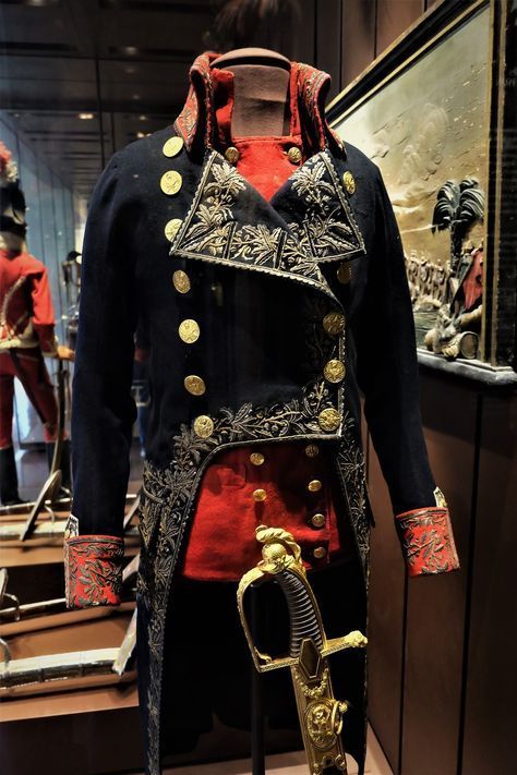 Military Costume, Army Museum, Museum In Paris, Century Uniforms, Military Costumes, Napoleonic Uniforms, Napoleon Bonaparte, Period Outfit, French Army