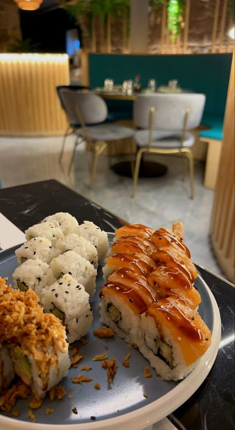 Sushi Instagram Story, Sushi Fake Story, Food Fake Story, Sushi Aesthetic, Pretty Alcoholic Drinks, Sushi Night, Dog Treats Homemade Recipes, Food Babe, Pretty Drinks