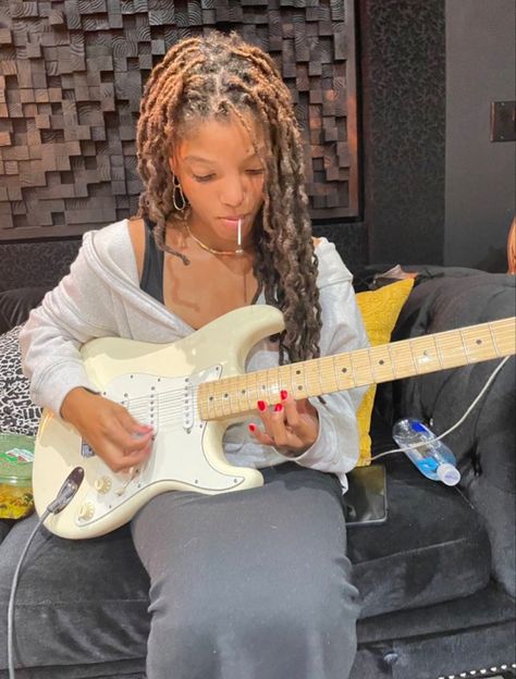 Halle Bailey Casual, Halle Bailey Aesthetic, Chloe Halle, Chloe And Halle, Chloe X Halle, Halle Bailey, Black Femininity, Locs Hairstyles, Island Girl