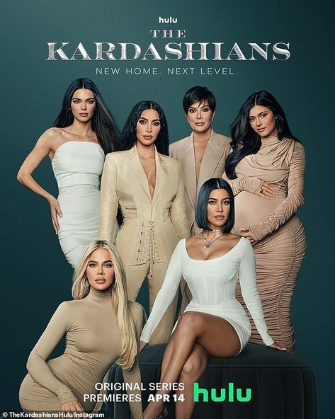 All The Kardashians, Keeping Up With The Kardashian, Estilo Kylie Jenner, Photoshop Fail, Leather Crop Top, Kardashian Family, Travis Barker, Reality Shows, The Kardashians