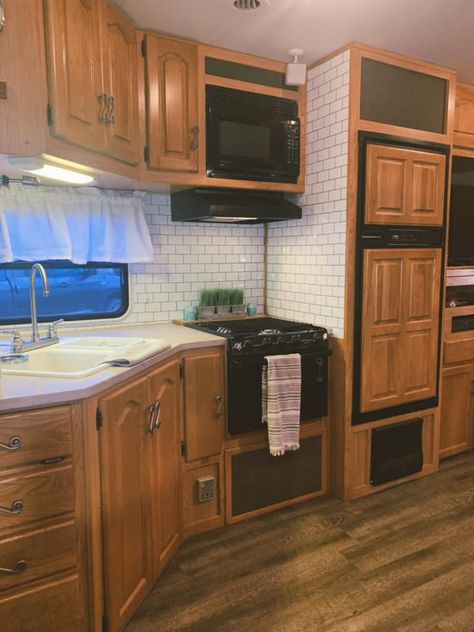 Don't want to paint the cabinets white?   (photo from Patsy B.) Rv Kitchen Cabinets Painted, Camper Cabinet Redo, Farmhouse Rv, Camper Decorating, Light Oak Cabinets, Natural Cabinets, Rv Style, Family Glamping, Camper Remodeling