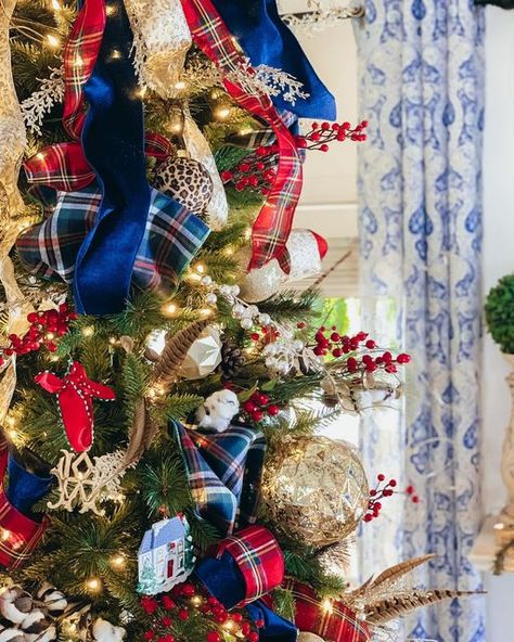 Red And Blue Christmas Decor, Blue And Red Christmas Decor, Blue And Red Christmas Tree, Red And Blue Christmas Tree, Red White And Blue Christmas, Red And Blue Christmas, Christmas Cottages, Tartan Plaid Christmas, Christmas Decor Trends