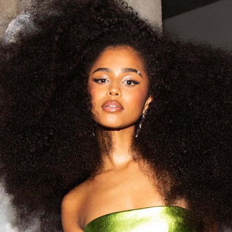 Black Female Celebrity Aesthetic, Tela Photoshoot, Tyla Artist With Straight Hair, Black Women Celebrities, Dream Reality, African Babies, Black Celebrities, Afro Hair, Celeb Crushes