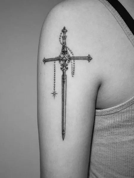 Chain Tattoo, Knife Tattoo, Cross Tattoo Designs, Dagger Tattoo, Tattoo Design Ideas, Spine Tattoos, Tattoo Set, Elegant Tattoos, Ink Ideas