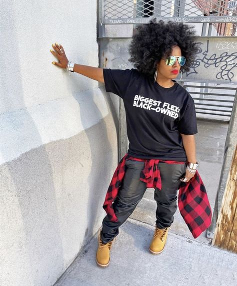 What To Wear With Leather Pants, Edgy Tomboy Fashion, Outfits With Timberland Boots Women, Oversized Plaid Shirt Outfit, Graphic Tee Outfit Black Women, Dunks Outfits, Dunks Outfit Woman, Concert Outfit Fall, Dressy Clothes