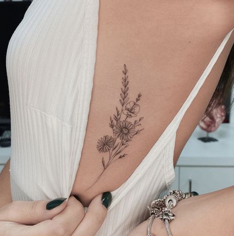 Smallest Tattoos, Small Rib Tattoos, Side Tattoos Women, Tato Minimal, Rib Tattoos For Women, Bauch Tattoos, Petite Tattoos, Classy Tattoos, Side Tattoos