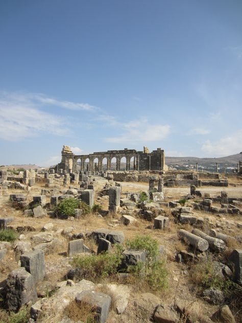 Volubilis, Morocco Phoenician Architecture, Morocco Culture, Beautiful Morocco, Ancient World Maps, Northern Africa, Dental Tourism, Roman Ruins, Al Andalus, Holiday Places