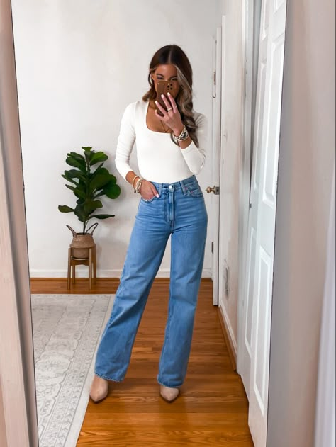 Baggy Jeans Outfit Dressed Up, Light Colored Wide Leg Jeans Outfit, Wide Leg Jeans Outfit Going Out, Loose Leg Jeans Outfit, Loose Jeans With Boots, Wide Leg Jeans And Cowboy Boots, Wide Leg Jeans And Boots Outfit, Baggy Jeans With Boots, Baggy Straight Leg Jeans Outfits