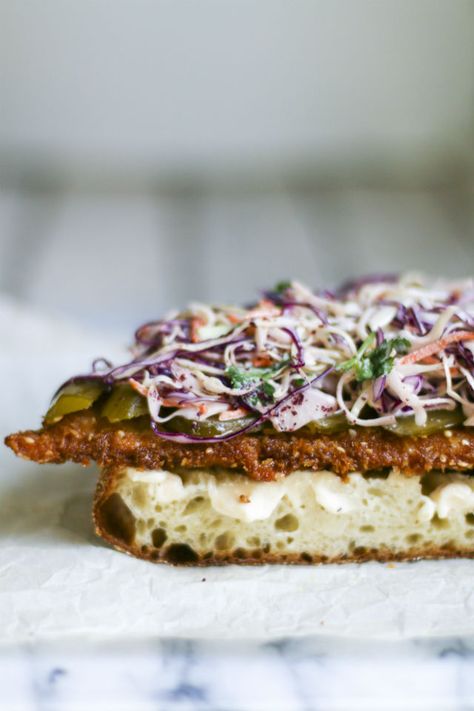 Slaw Sandwich, Schnitzel Sandwich, Shabbat Dinner, Chicken Schnitzel, Jewish Recipes, Sandwich Recipe, Food Places, Wrap Sandwiches, Sandwich Recipes