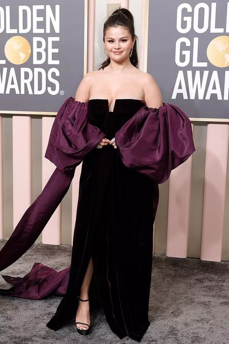 Selena Gomez Red Carpet, Golden Globes 2023, Selena Gomez Dress, Red Carpet Dress, Carpet Dress, Selena Gomez Outfits, Valentino Gowns, Golden Globes Red Carpet, Natasha Lyonne