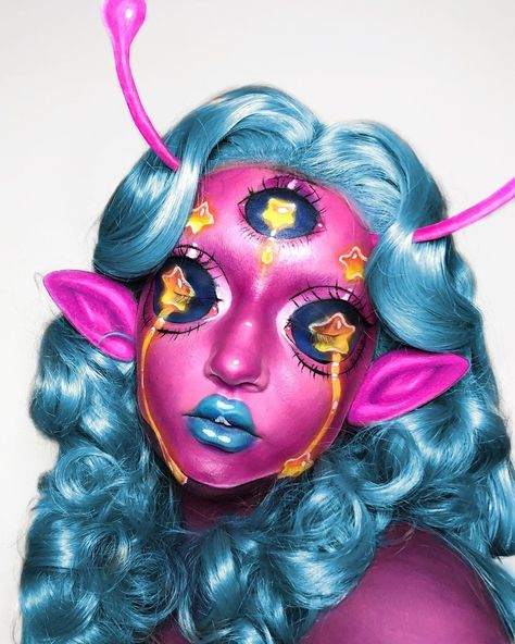 Cute Alien Makeup, Halloweenský Makeup, Alien Makeup, Makeup Drawing, Mehron Makeup, Face Paint Makeup, Halloween Makeup Inspiration, Makeup Challenges, Cool Makeup Looks