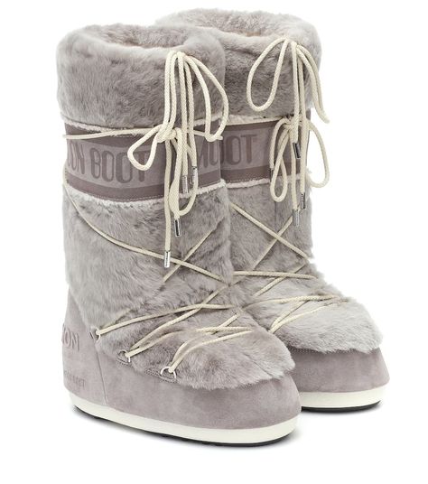 Chic Chalet, Ugg Classic Tall, Dr Shoes, Moon Boot, Yves Salomon, Snow Fashion, High Leather Boots, Grey Boots, Moon Boots