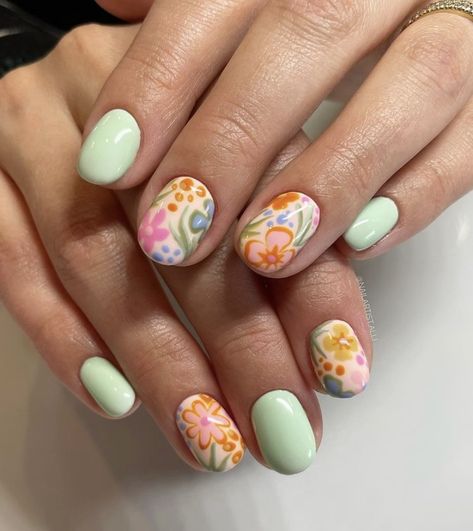 Wild Flower Nails, Spanish Tile Nails, 2024 Era, Hippie Nails, Painted Faces, Nails Today, Simple Gel Nails, Summery Nails, Minimal Nails