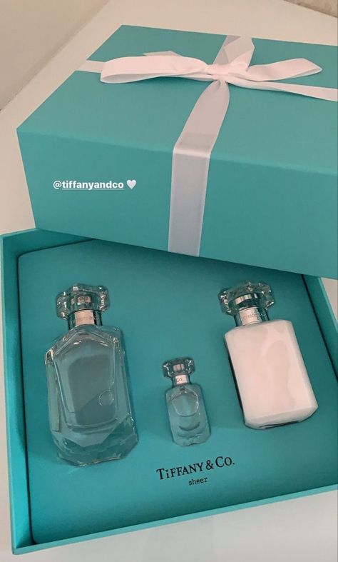 Pr Gifts, Blue Breakfast, Birkin Mom, Tiffany Girls, قلادات متدلية, Tiffany And Co Jewelry, Fragrances Perfume Woman, Perfume Collection Fragrance, Simple Skincare Routine